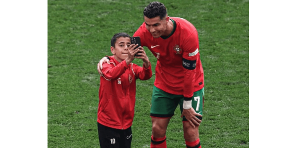 Cristiano Ronaldo - Svjedok i vođa vremena Cristiano Ronaldo - Svjedok i vođa vremena
