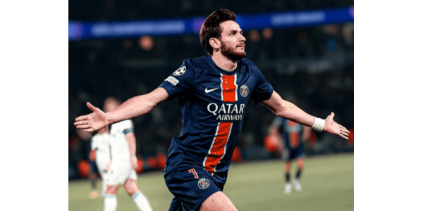 Arsenal zainteresiran za Kvarackhriju, PSG odlučno odbija