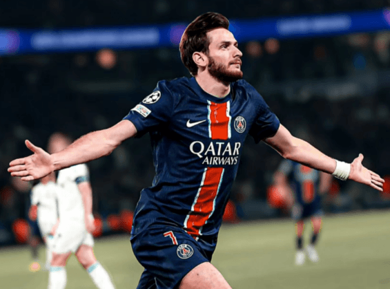 Arsenal zainteresiran za Kvarackhriju, PSG odlučno odbija